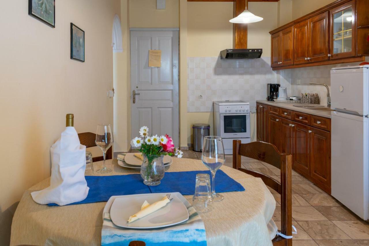 Naftis Apartments เปเลคาส ภายนอก รูปภาพ